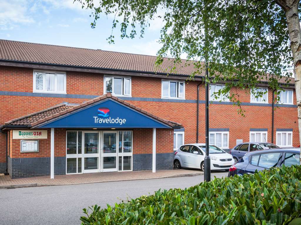 Travelodge Milton Keynes Old Stratford Buitenkant foto