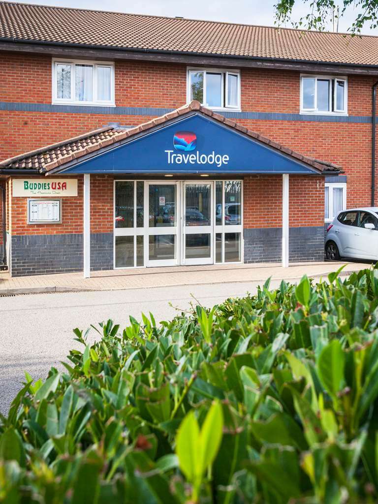 Travelodge Milton Keynes Old Stratford Buitenkant foto